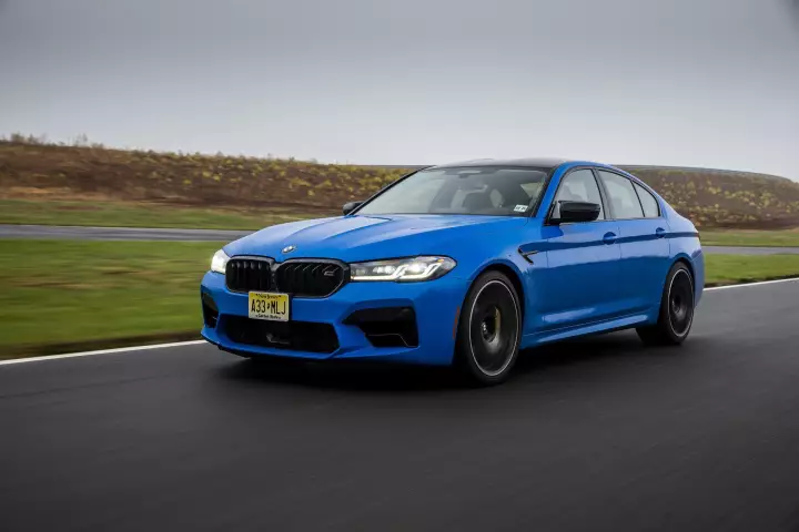BMW M5 (F90) painted in Voodoo Blue
