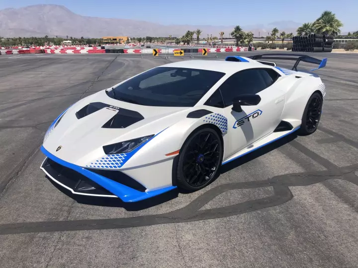 Lamborghini Huracán STO (LP640-2) painted in Bianco Canopus and Blu Nila