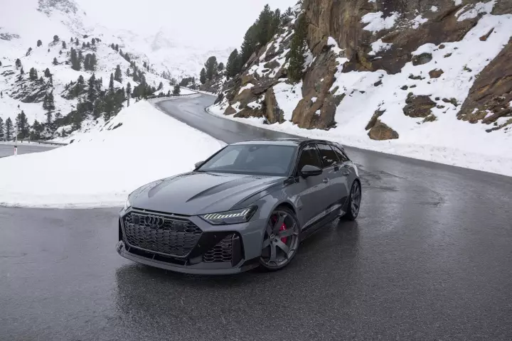 Audi RS6 Avant GT (C8) painted in Nardo Grey