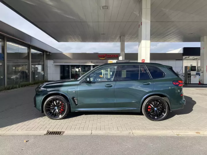 BMW X5 (G05 LCI) painted in Verdant Green