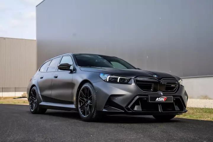 BMW M5 Touring (G99) painted in Frozen Deep Grey