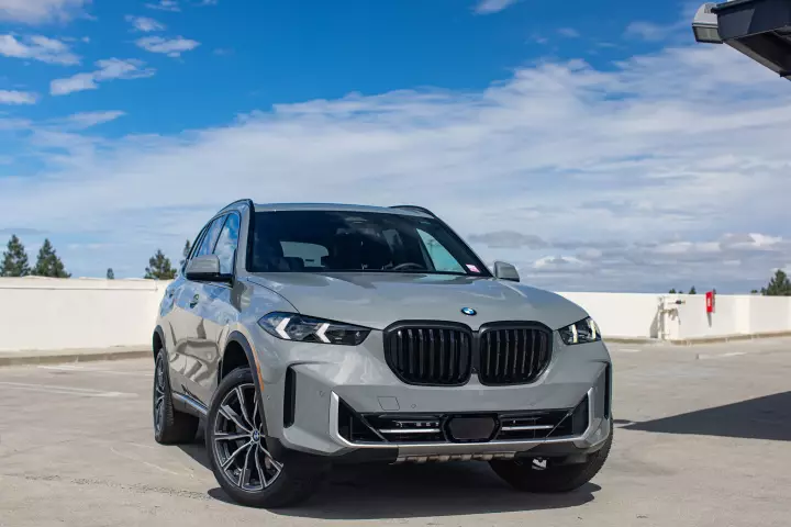 BMW X5 Silver Anniversary Edition (G05 LCI) painted in Lime Rock Grey