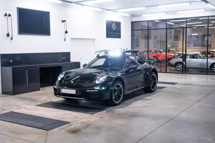 Porsche 911 Dakar (992) painted in Dark Olive Metallic