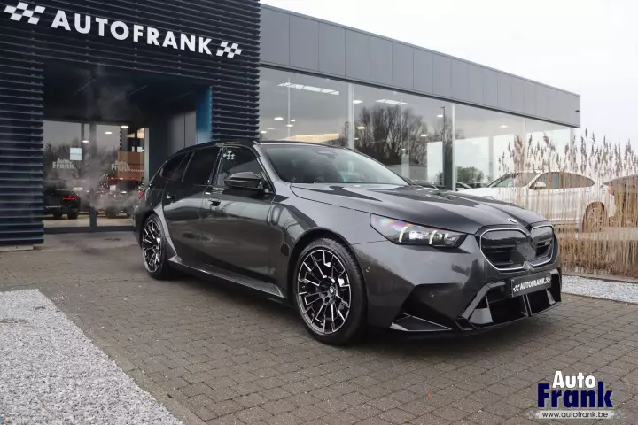 BMW M5 Touring (G99) painted in Sophisto Grey II