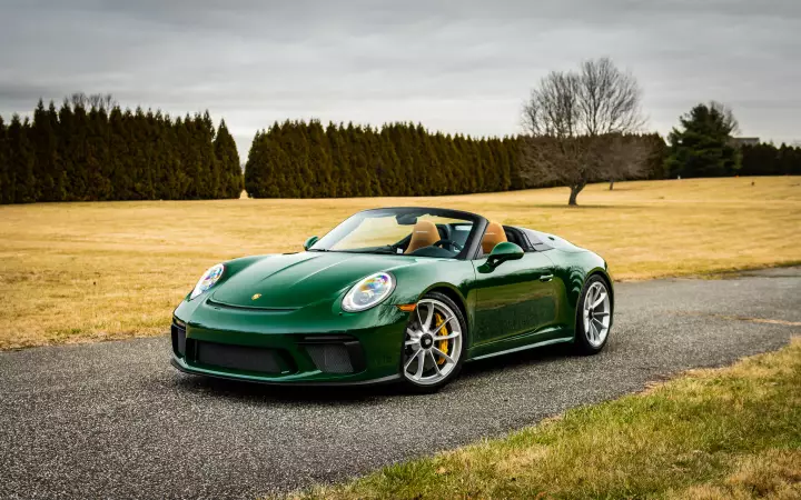 Porsche 911 Speedster (991) painted in Irish Green