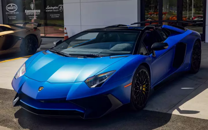 Lamborghini Aventador SuperVeloce Roadster (LP750-4) painted in Blu Aegeus