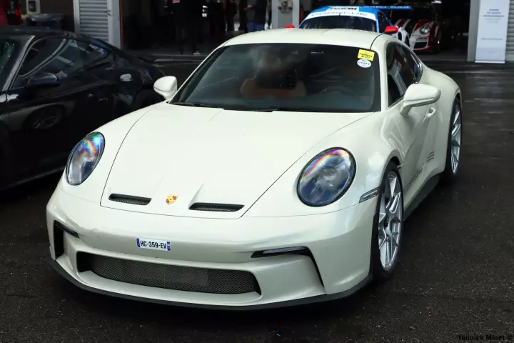 Porsche 911 S/T (992) painted in Geyser Grey Metallic