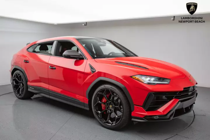 Lamborghini Urus Performante painted in Rosso Mars