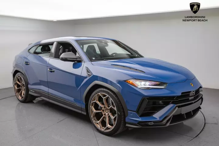 Lamborghini Urus Performante painted in Blu Grifo shiny