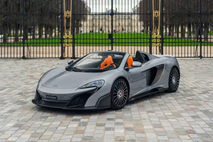 McLaren 675LT Spider painted in Titanium Silver