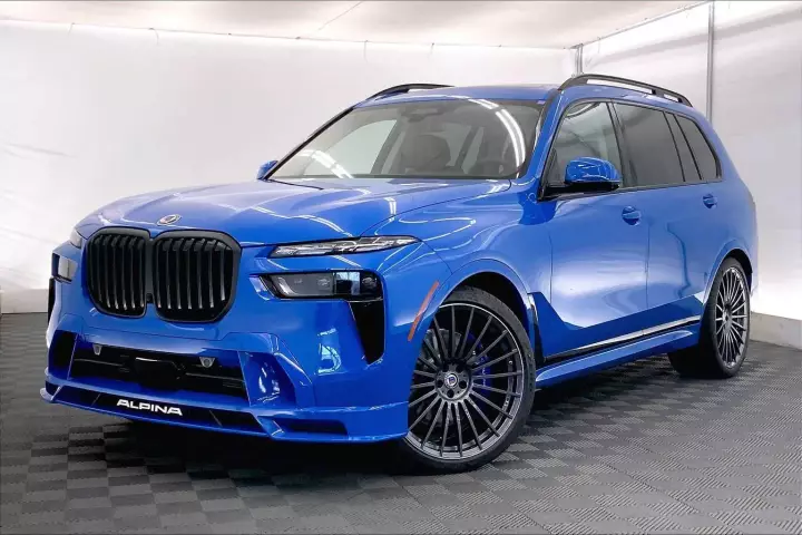 Alpina XB7 (G07) painted in Gentian Blue