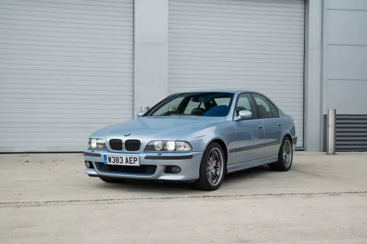 BMW M5 (E39) painted in Silverstone