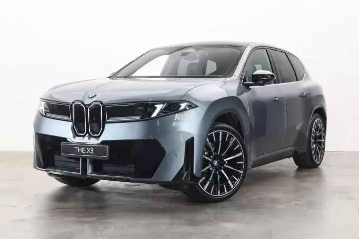 BMW iX3 (NA5) painted in Eucalyptus Green