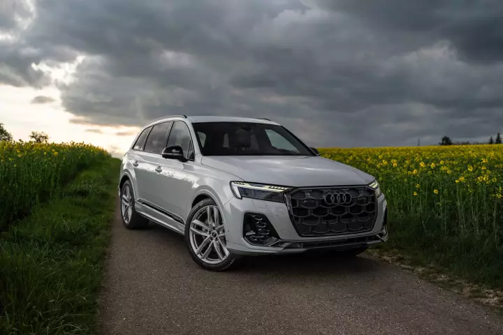 Audi Q7 (4M) painted in Glacier White