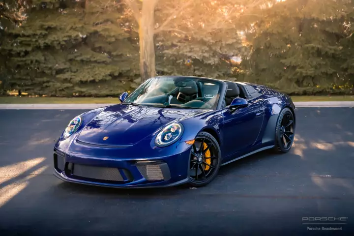 Porsche 911 Speedster (991) painted in Iris Blue