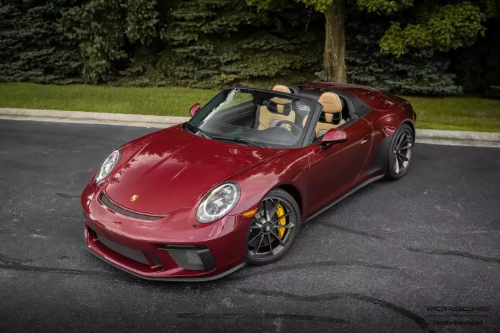 Porsche 911 Speedster (991) painted in Arena Red