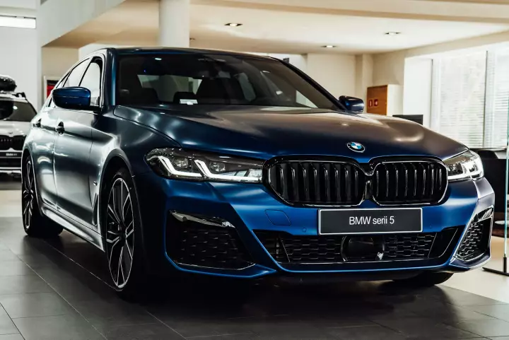 BMW 5 Series (G30) painted in Frozen Marina Bay Blue
