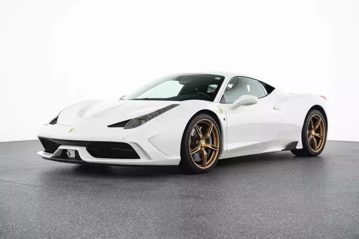 Ferrari 458 Speciale painted in Bianco Avus