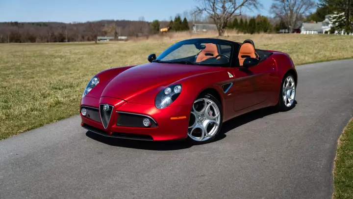 Alfa Romeo 8C Spider painted in Rosso 8C