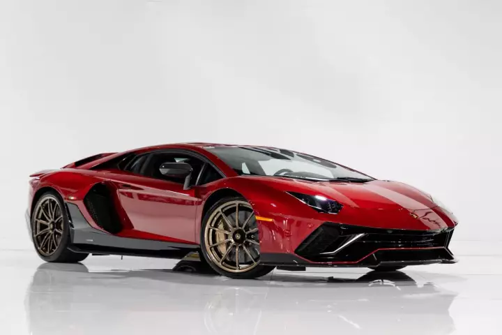 Lamborghini Aventador Ultimae (LP780-4) painted in Rosso Efesto