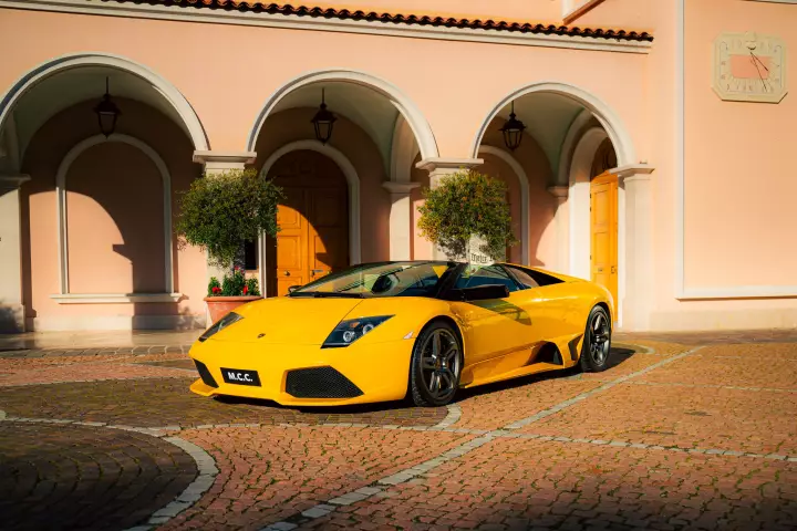 Lamborghini Murciélago Roadster (LP640-4) painted in Giallo Orion