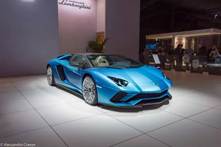 Lamborghini Aventador S Roadster (LP740-4) painted in Blu Aegir