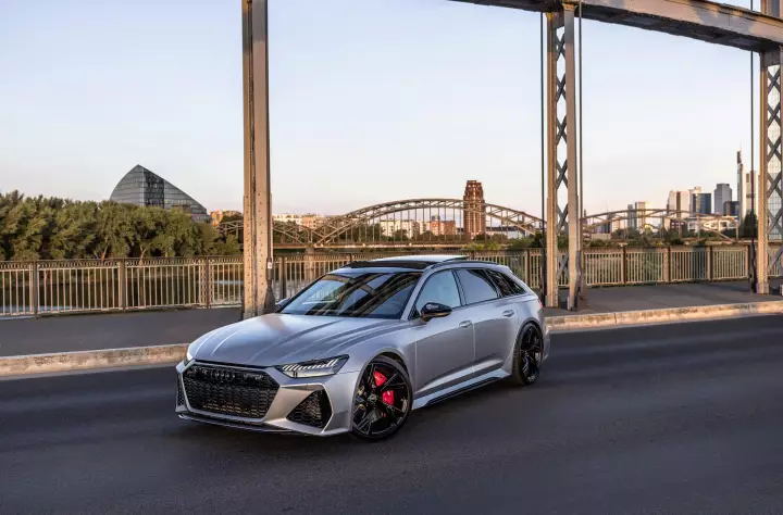 Audi RS6 Avant (C8) painted in Florett Silver Matte
