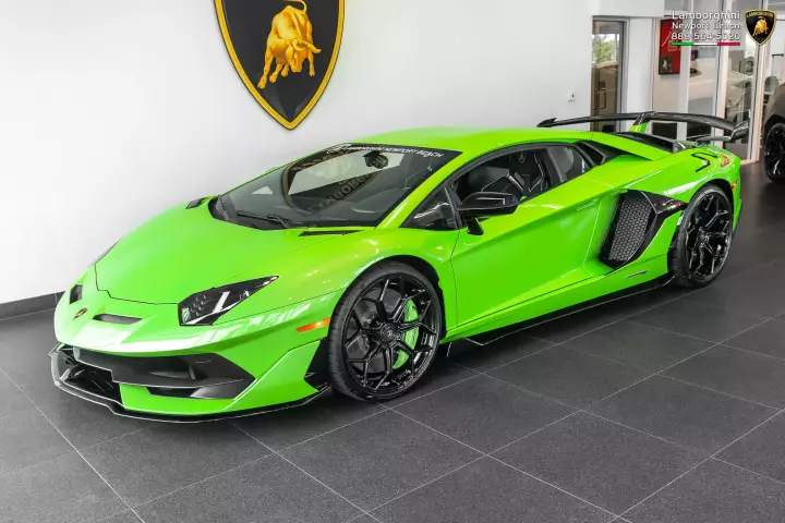 Lamborghini Aventador SVJ (LP770-4) painted in Verde Ithaca