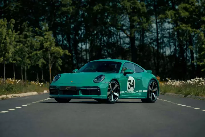 Porsche 911 Sport Classic (992) painted in Smyrna Green