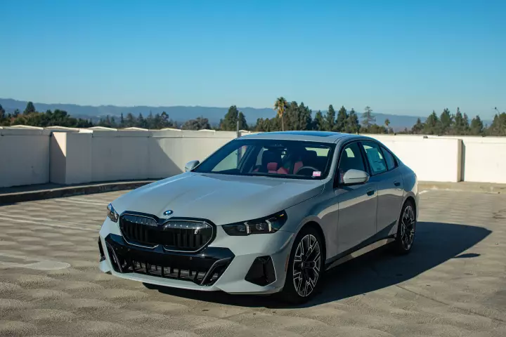 BMW i5 (G60) painted in Brooklyn Grey