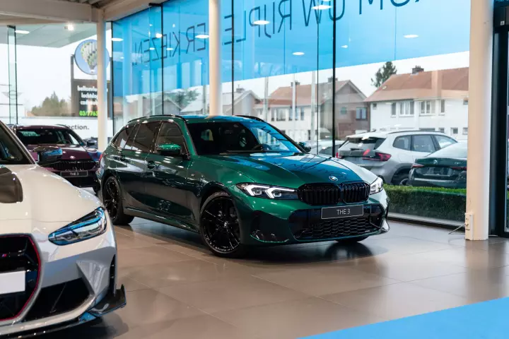 BMW 3 Series Touring (G21) painted in Laguna Green