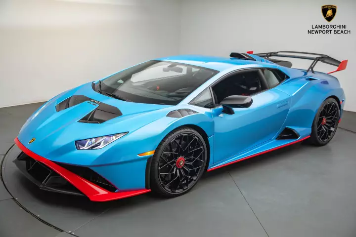 Lamborghini Huracán STO (LP640-2) painted in Blu Aegir and Rosso Mars