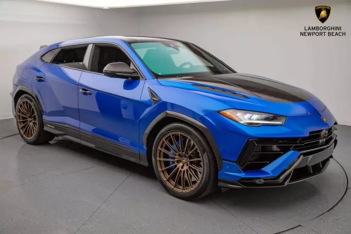 Lamborghini Urus Performante painted in Blu Nethuns