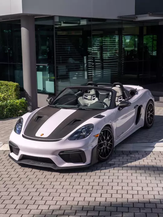 Porsche 718 Spyder RS (982) painted in Moon Gem