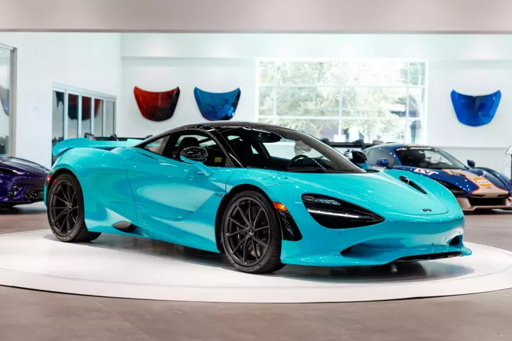McLaren 750S painted in Tokyo Cyan