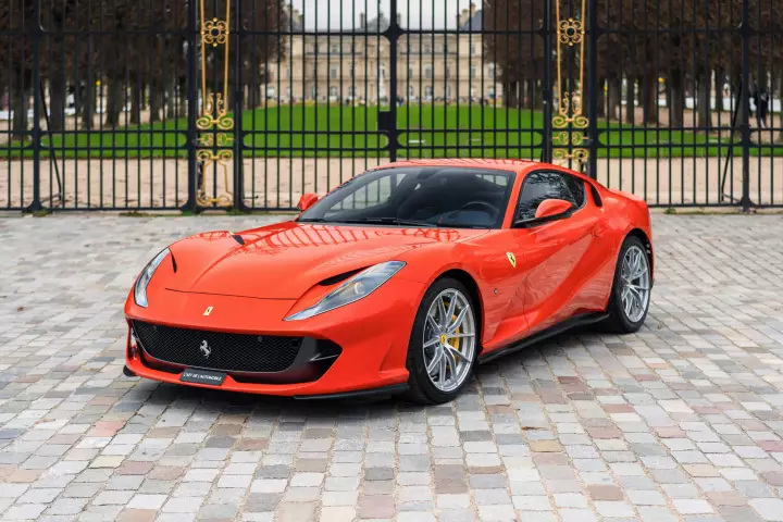 Ferrari 812 Superfast painted in Rosso Dino