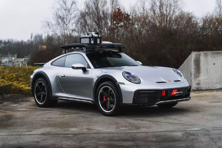 Porsche 911 Dakar (992) painted in GT Silver Metallic