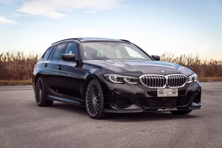 Alpina B3 / D3 Touring (G21) painted in Ruby Black
