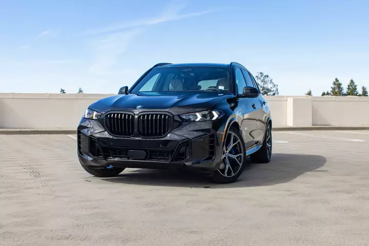 BMW X5 (G05 LCI) painted in Citrin Black