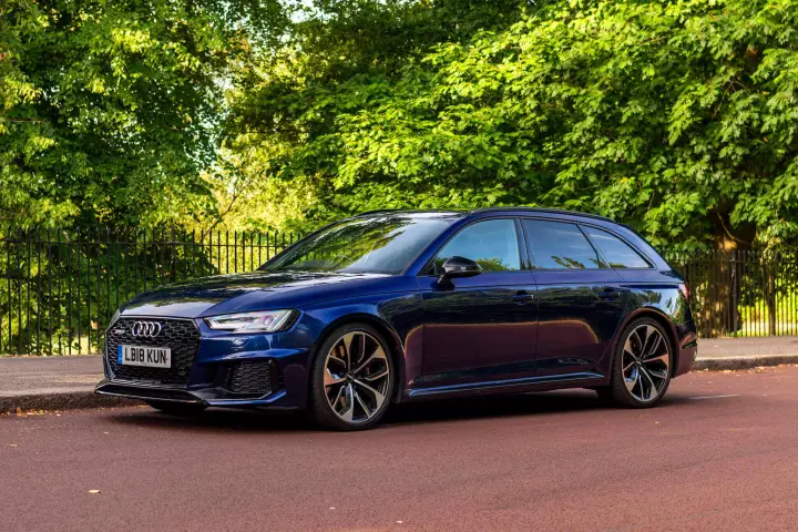 Audi RS4 Avant (B9) painted in Navarra Blue