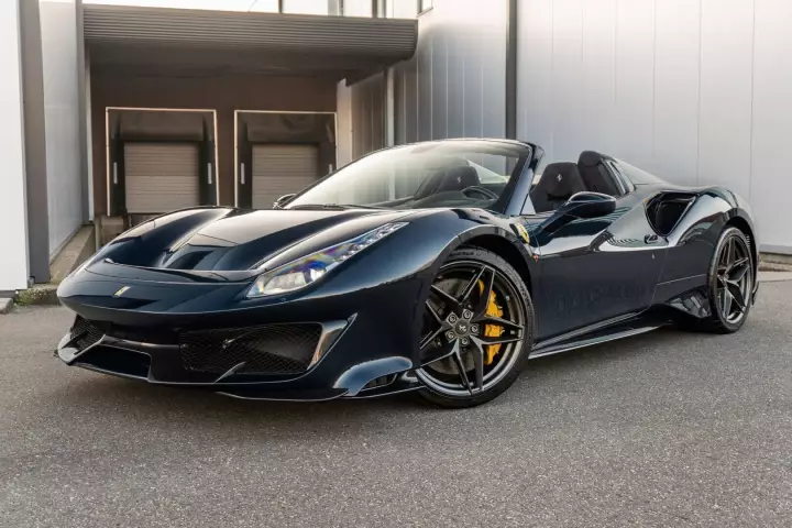 Ferrari 488 Pista Spider painted in Nuovo Blu Pozzi