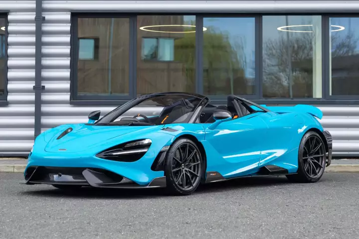 McLaren 765LT Spider painted in Fistral Blue