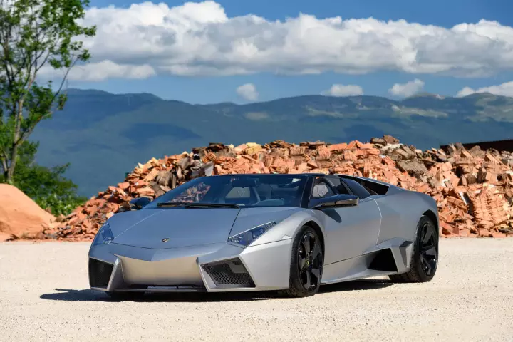 Lamborghini Reventón Roadster painted in Grigio Reventón