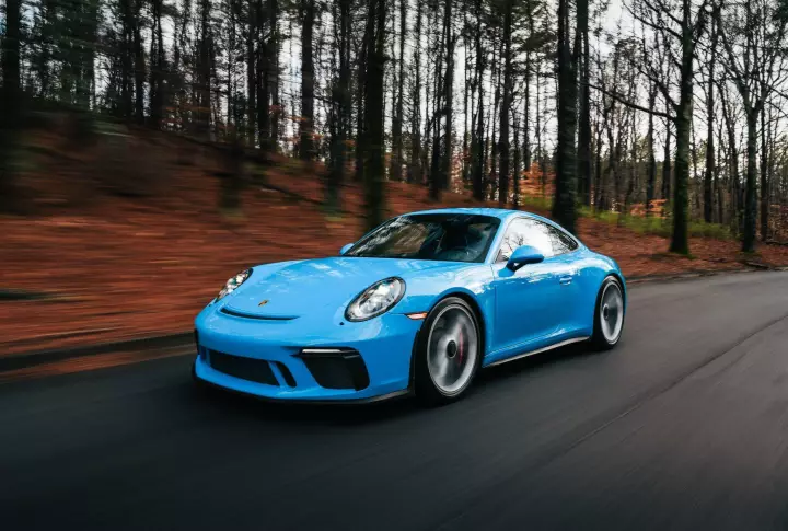 Porsche 911 GT3 Touring (991.2) painted in Riviera Blue