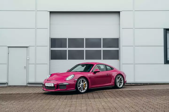 Porsche 911 R (991) painted in Ruby Star