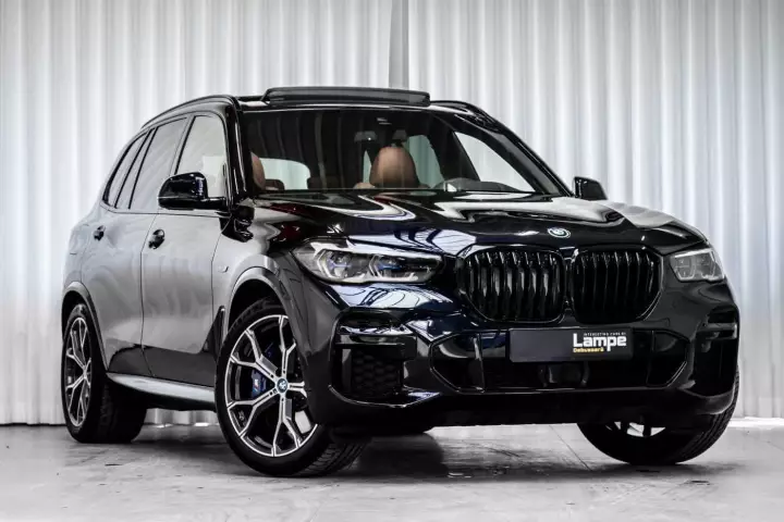 BMW X5 (G05) painted in Carbon Black