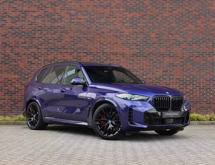 BMW X5 (G05 LCI) painted in Velvet Blue
