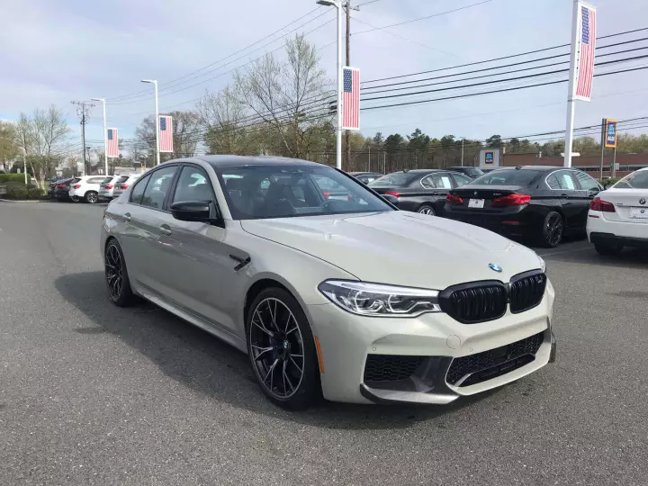 BMW M5 (F90) painted in Fashion Grey