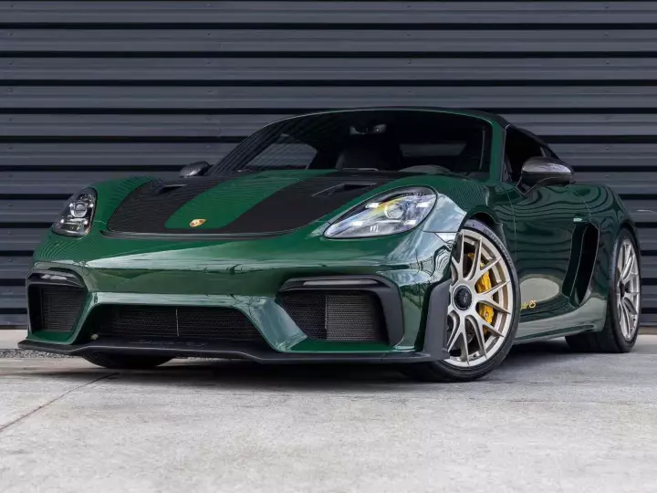 Porsche 718 Spyder RS (982) painted in Irish Green