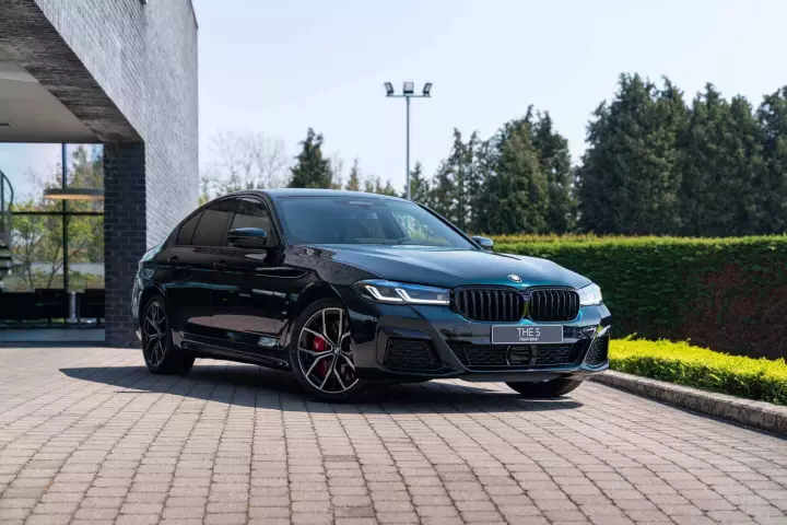 BMW 5 Series (G30) painted in Malachite Green Dark